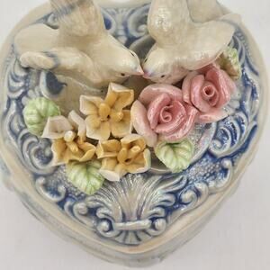 Heart Shaped 3D Kissing Doves Lusterware Blue Trinket Box Pink‎ Yellow Flowers